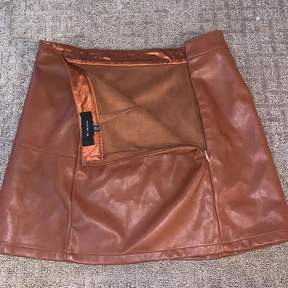 En Saison Skirt - Picture 3 of 4